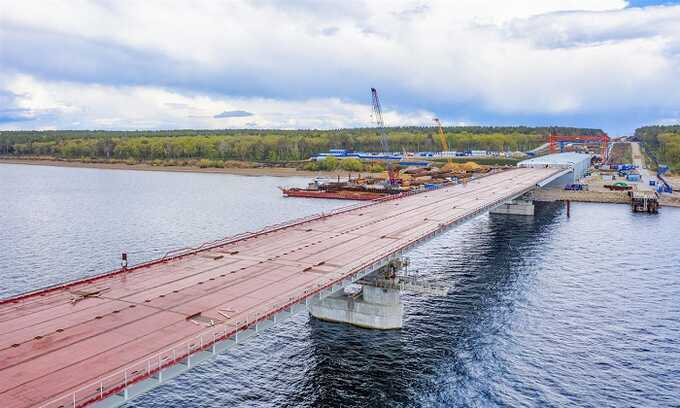 Климовский мост Дмитрию Азарову в карьере не помеха