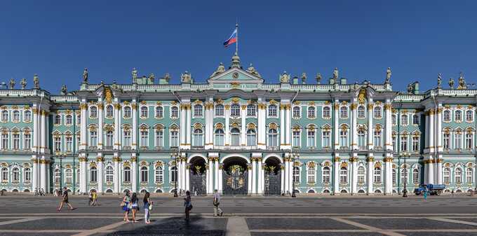 Блогерша из Москвы столкнулась с "полицией моды" в Эрмитаже