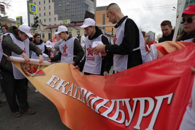 Россияне вышли на шествие "Бессмертного полка" впервые за пять лет