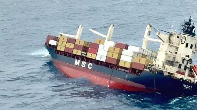 В Аравийском море затонул контейнеровоз MSC с опасным грузом