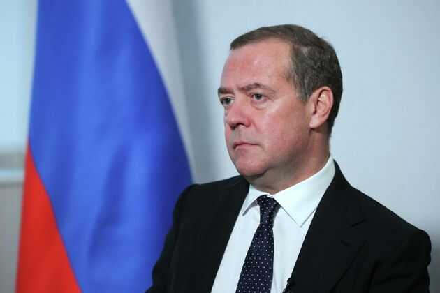 Медведев резко высказался о Зеленском и его окружении