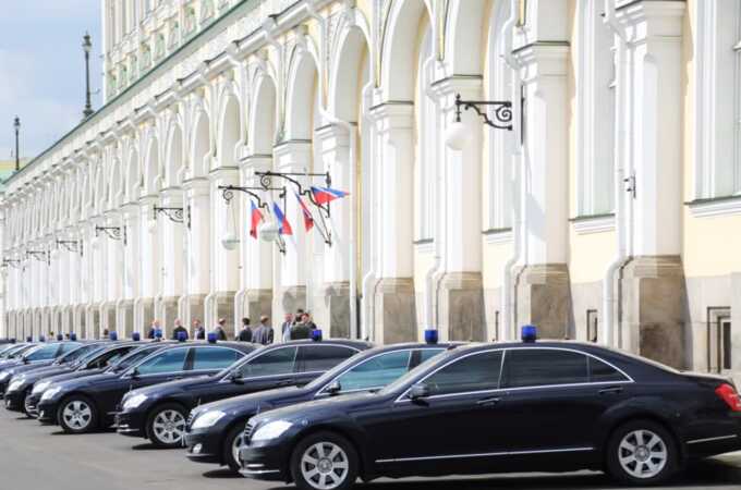 В центре Москвы мужчину похитили и увезли в машине с номерами АМР